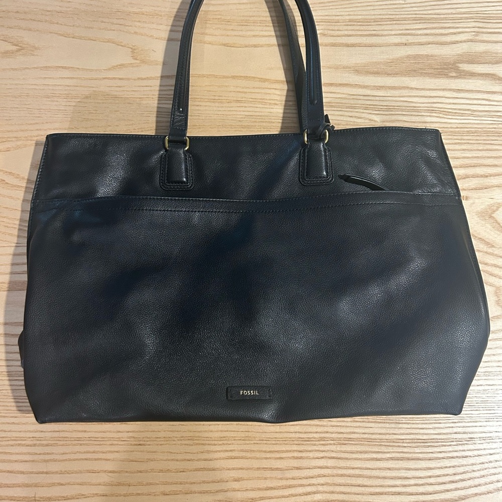 Fossil Black Leather Tote 💼